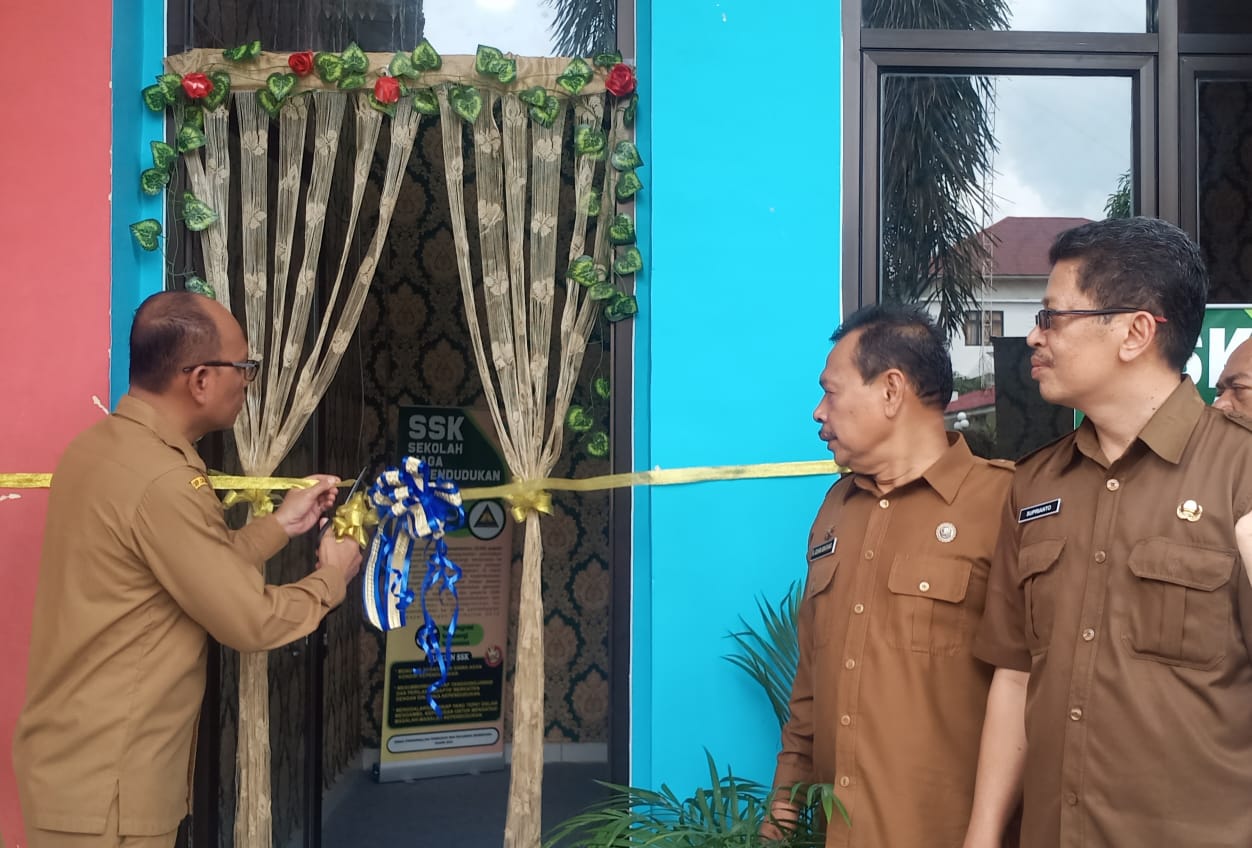 PERESMIAN POJOK KEPENDUDUKAN DI SMK NEGERI 14 MEDAN