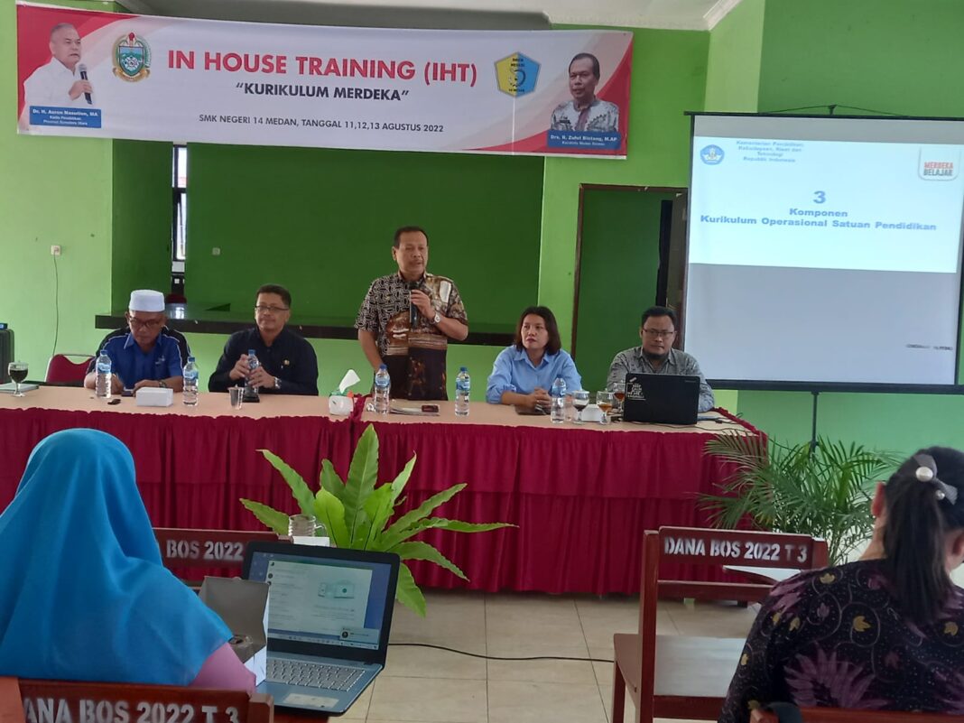 KEGIATAN IN HOUSE TRAINING " IMPLEMENTASI KURIKULUM MERDEKA" TAHUN 2022