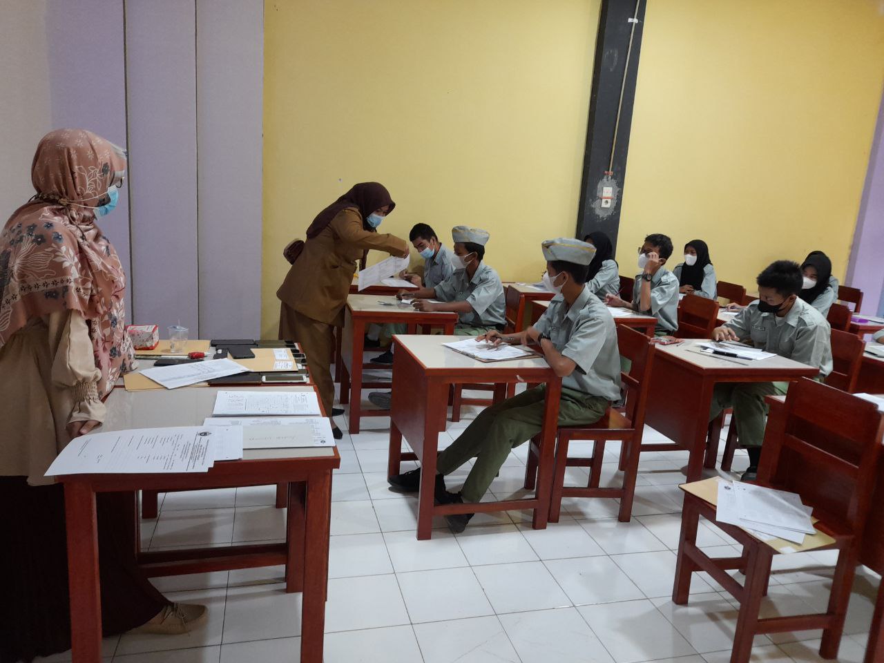 Monitoring Ujian Tengah Semester oleh Pengawas SMK Negeri 14 Medan